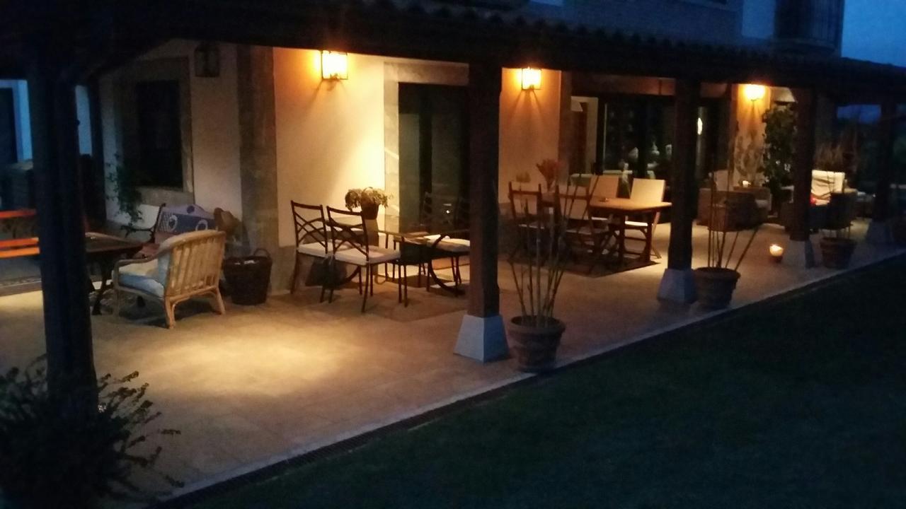 Hotel Reina Adosinda 普拉维亚 外观 照片