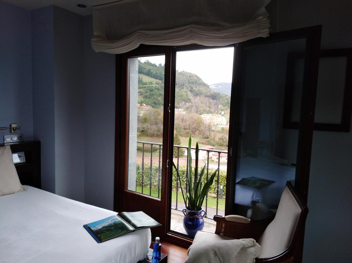 Hotel Reina Adosinda 普拉维亚 外观 照片